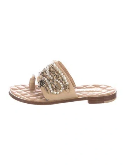 Pre-owned Chanel Interlocking Cc Logo Leather Slides In Neutral