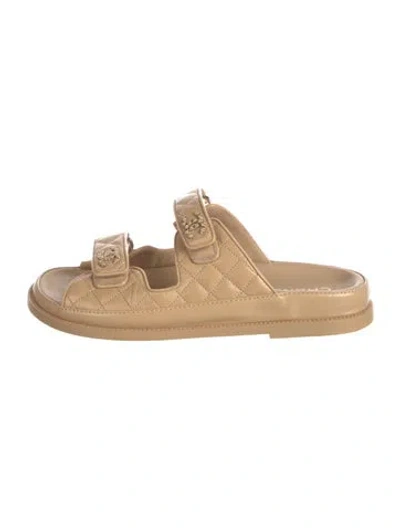 Pre-owned Chanel Interlocking Cc Logo Leather Slides In Neutral