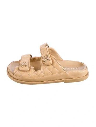 Pre-owned Chanel Interlocking Cc Logo Leather Slides In Neutral