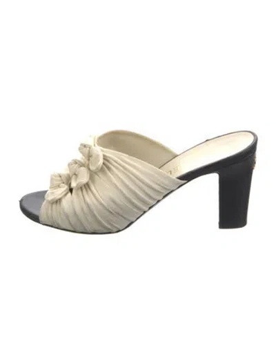 Pre-owned Chanel Interlocking Cc Logo Leather Slides In Neutral
