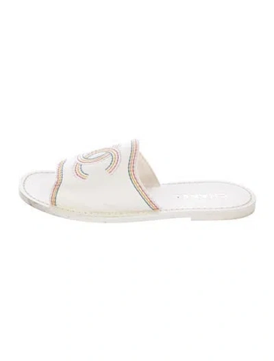 Pre-owned Chanel Interlocking Cc Logo Leather Slides In Neutrals