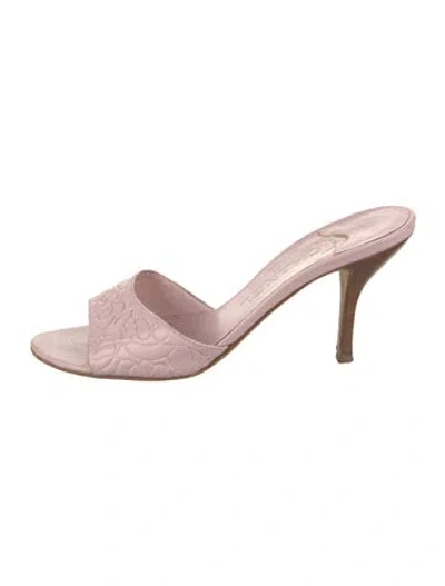 Pre-owned Chanel Interlocking Cc Logo Leather Slides In Pink