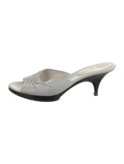Pre-owned Chanel Interlocking Cc Logo Leather Slides In White
