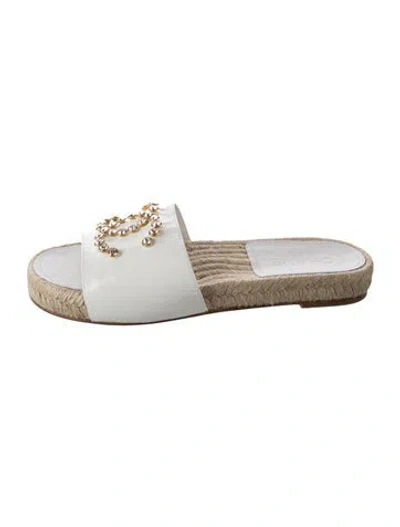 Pre-owned Chanel Interlocking Cc Logo Leather Slides In White