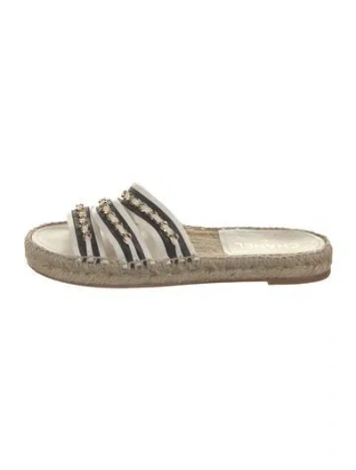 Pre-owned Chanel Interlocking Cc Logo Leather Slides In White