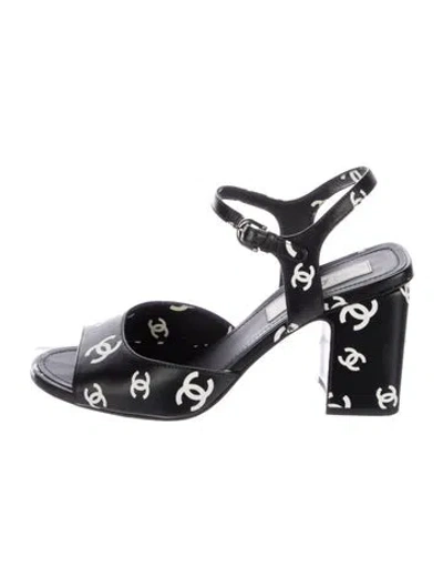 Pre-owned Chanel Interlocking Cc Logo Leather Slingback Pumps In Black