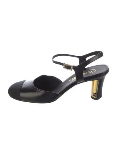 Pre-owned Chanel Interlocking Cc Logo Leather Slingback Pumps In Black