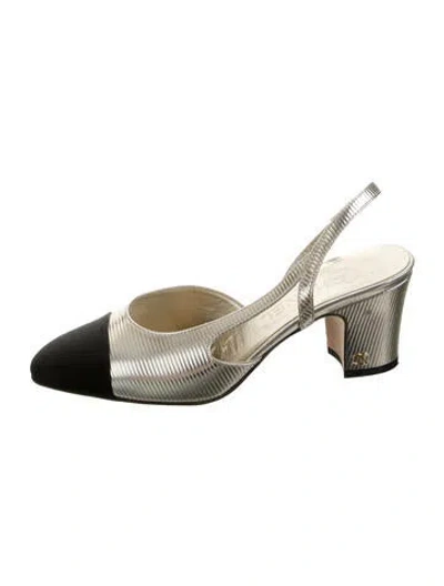 Pre-owned Chanel Interlocking Cc Logo Leather Slingback Pumps In Black/gold/metallic