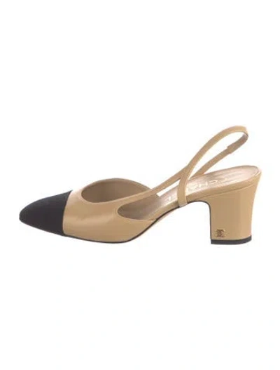 Pre-owned Chanel Interlocking Cc Logo Leather Slingback Pumps In Black/neutrals