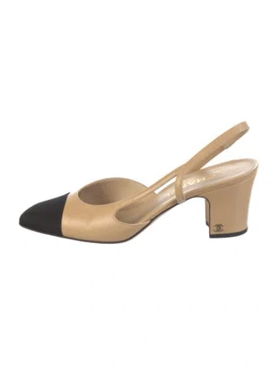 Pre-owned Chanel Interlocking Cc Logo Leather Slingback Pumps In Black/neutrals