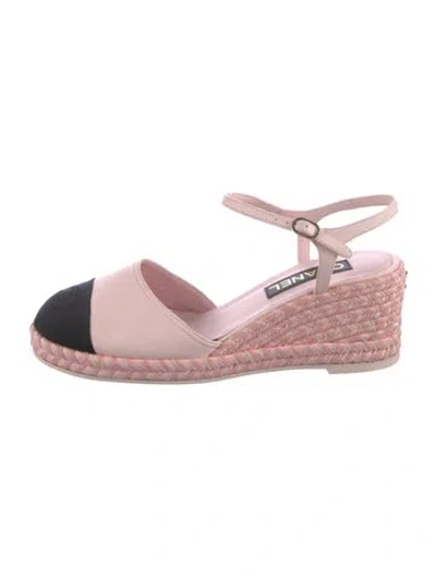 Pre-owned Chanel Interlocking Cc Logo Leather Slingback Pumps In Multi