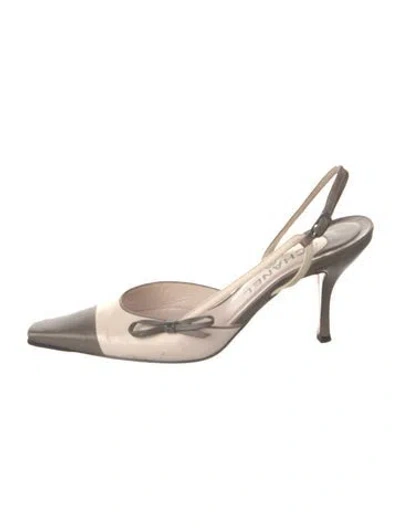 Pre-owned Chanel Interlocking Cc Logo Leather Slingback Pumps In Neutral