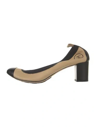 Pre-owned Chanel Interlocking Cc Logo Leather Slingback Pumps In Neutral