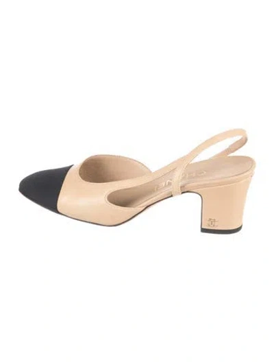 Pre-owned Chanel Interlocking Cc Logo Leather Slingback Pumps In Neutrals