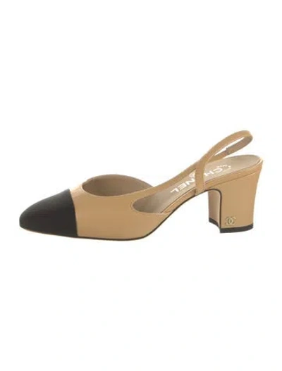Pre-owned Chanel Interlocking Cc Logo Leather Slingback Pumps In Neutrals