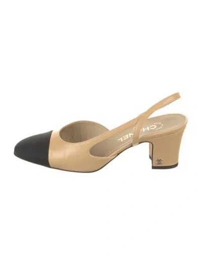 Pre-owned Chanel Interlocking Cc Logo Leather Slingback Pumps In Neutrals