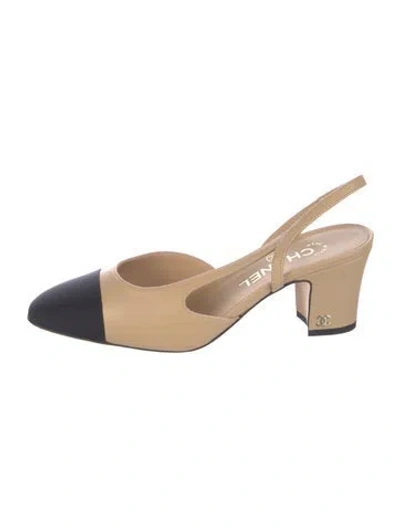 Pre-owned Chanel Interlocking Cc Logo Leather Slingback Pumps In Neutrals