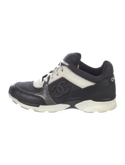 Pre-owned Chanel Interlocking Cc Logo Leather Sneakers In Black
