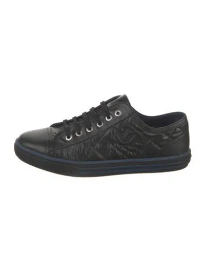 Pre-owned Chanel Interlocking Cc Logo Leather Sneakers In Black