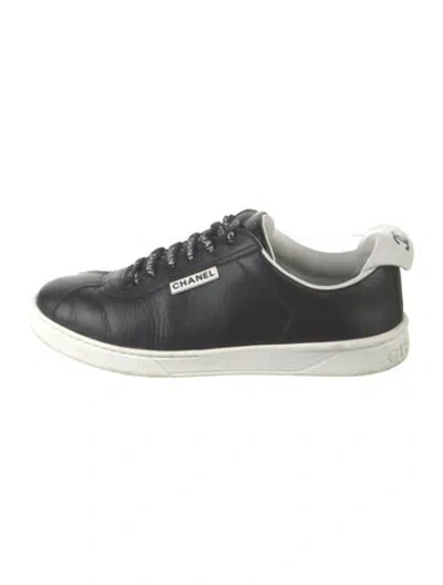 Pre-owned Chanel Interlocking Cc Logo Leather Sneakers In Black