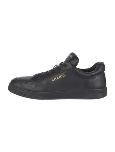 Pre-owned Chanel Interlocking Cc Logo Leather Sneakers In Black