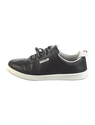 Pre-owned Chanel Interlocking Cc Logo Leather Sneakers In Black