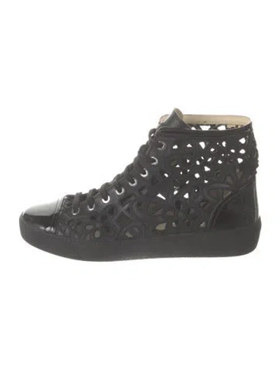 Pre-owned Chanel Interlocking Cc Logo Leather Sneakers In Gray