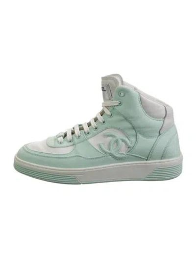 Pre-owned Chanel Interlocking Cc Logo Leather Sneakers In Green