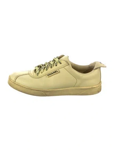 Pre-owned Chanel Interlocking Cc Logo Leather Sneakers In Green