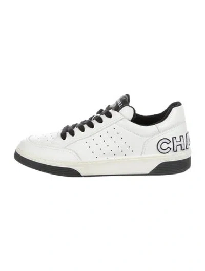 Pre-owned Chanel Interlocking Cc Logo Leather Sneakers In Multi