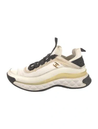 Pre-owned Chanel Interlocking Cc Logo Leather Sneakers In White