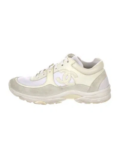 Pre-owned Chanel Interlocking Cc Logo Leather Sneakers In White