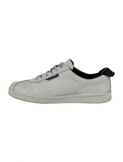 Pre-owned Chanel Interlocking Cc Logo Leather Sneakers In White