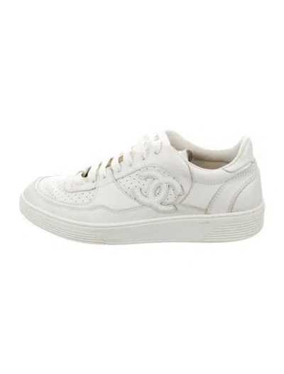 Pre-owned Chanel Interlocking Cc Logo Leather Sneakers In White