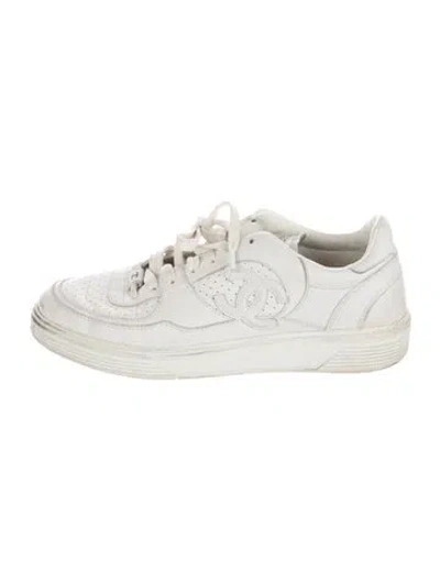 Pre-owned Chanel Interlocking Cc Logo Leather Sneakers In White
