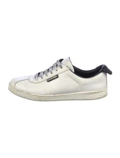 Pre-owned Chanel Interlocking Cc Logo Leather Sneakers In White
