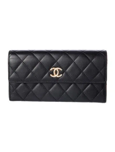 Pre-owned Chanel Interlocking Cc Logo Leather Trifold Wallet In Black