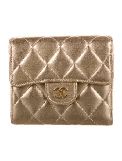 Pre-owned Chanel Interlocking Cc Logo Leather Trifold Wallet In Gold