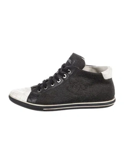 Pre-owned Chanel Interlocking Cc Logo Leather Trim Embellishment Sneakers In Multi