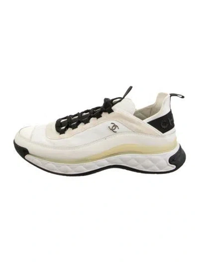 Pre-owned Chanel Interlocking Cc Logo Leather Trim Embellishment Sneakers In White