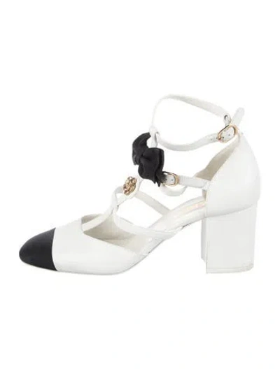 Pre-owned Chanel Interlocking Cc Logo Leather T-strap Pumps In White