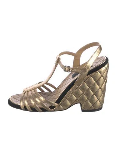Pre-owned Chanel Interlocking Cc Logo Leather T-strap Sandals In Gold