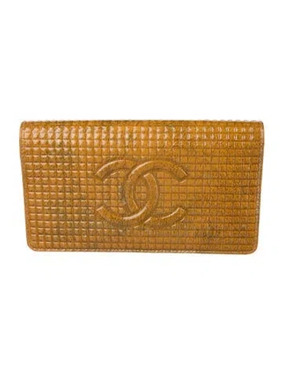 Pre-owned Chanel Interlocking Cc Logo Leather Wallet In Brown