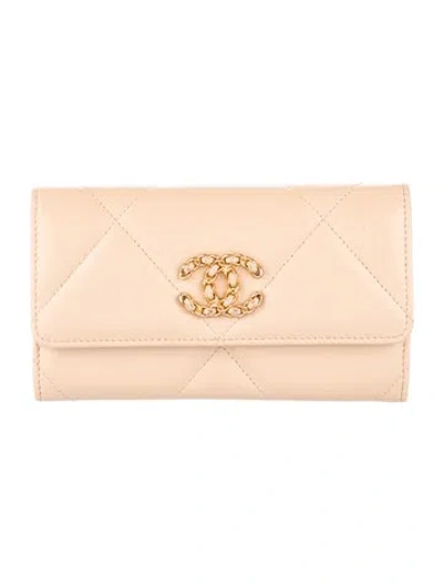 Pre-owned Chanel Interlocking Cc Logo Leather Wallet In Neutral