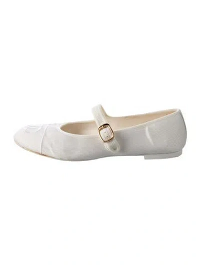 Pre-owned Chanel Interlocking Cc Logo Mary Jane Flats In White