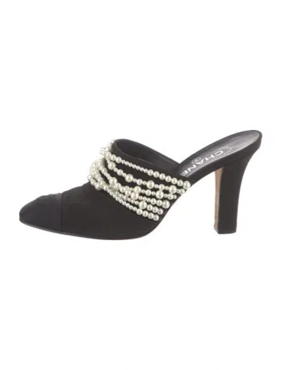 Pre-owned Chanel Interlocking Cc Logo Nylon Mules In Black