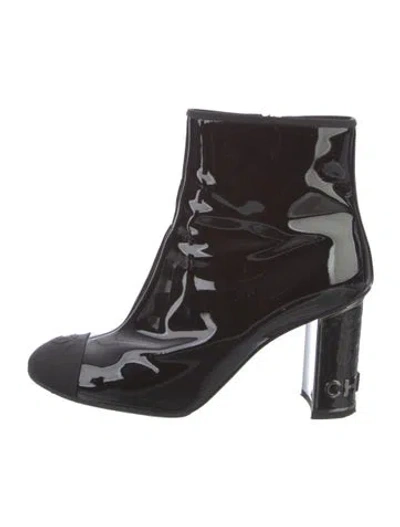 Pre-owned Chanel Interlocking Cc Logo Patent Leather Boots In Black