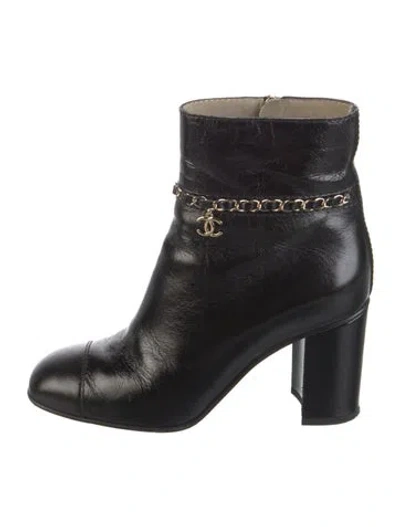 Pre-owned Chanel Interlocking Cc Logo Patent Leather Boots In Black
