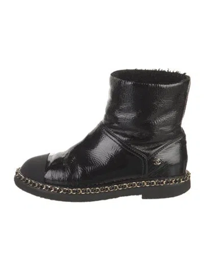 Pre-owned Chanel Interlocking Cc Logo Patent Leather Boots In Black