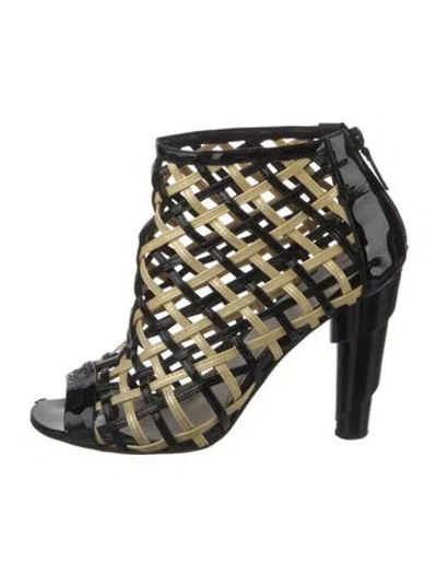 Pre-owned Chanel Interlocking Cc Logo Patent Leather Boots In Black